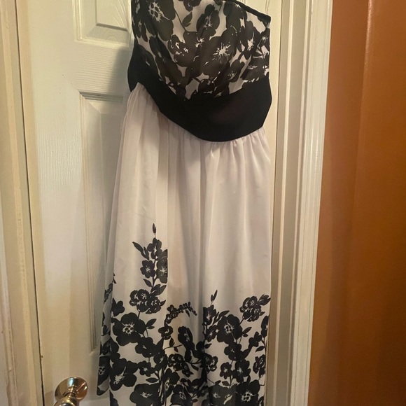 Strapless dress - Picture 2 of 4